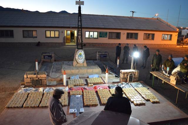 FOTO: Gendarmería incautó más de 380 kilos de cocaína en Salta