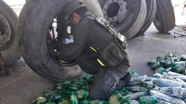 AUDIO: Decomisan 170 kilos de hojas de coca ocultos en neumáticos