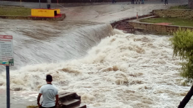 Impactante crecida del río San Antonio: 10 metros de pico