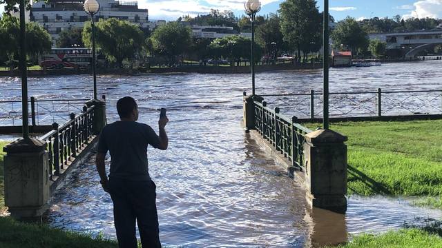 Impactante crecida del río San Antonio: un pico de 10 metros