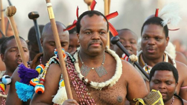 AUDIO: El excéntrico rey de Suazilandia está en Bariloche