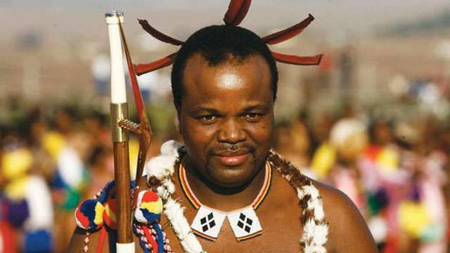 FOTO: El excéntrico rey de Suazilandia está en Bariloche