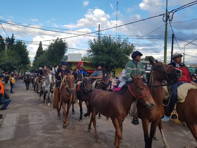 FOTO: Una multitud recibió a los peregrinos en Villa Cura Brochero