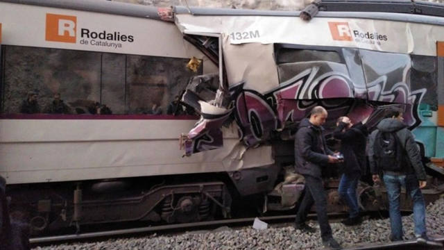 FOTO: Choque de trenes en Barcelona: un muerto y ocho heridos