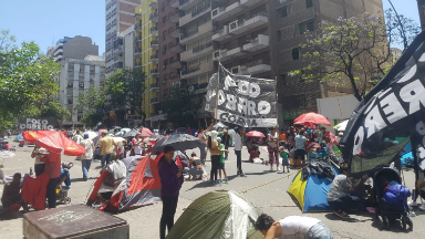 AUDIO: Movimientos sociales cortan avenida Chacabuco en Córdoba