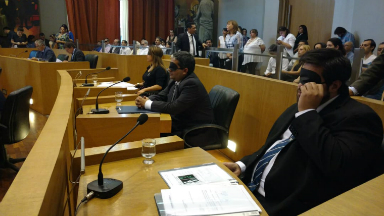 AUDIO: Concejales de Tucumán sesionaron con los ojos vendados