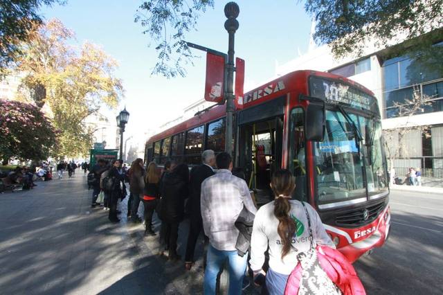 FOTO: El transporte en Córdoba es normal tras el paro de UTA