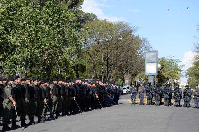 FOTO: Bullrich presentó a gendarmes que desembarcaron en Córdoba