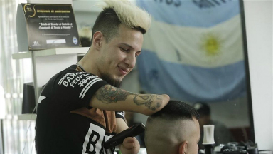 AUDIO: Gabriel, el peluquero sin manos que conquistó al mundo