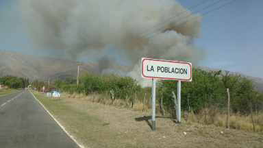 Combaten feroz incendio en el Valle de Traslasierra