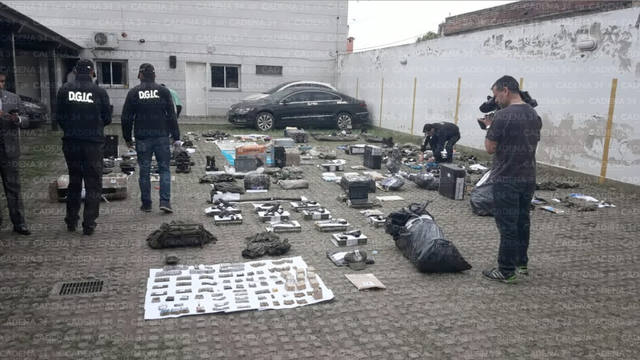 Exhibieron el arsenal que usaba el grupo paramilitar