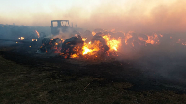 Más de diez evacuados y un bombero internado por el incendio