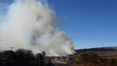 Un bombero que combatía el incendio debió ser hospitalizado