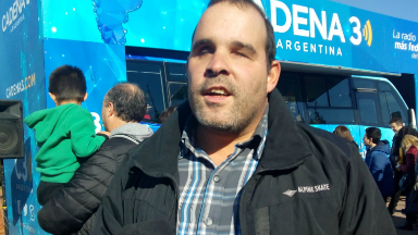 Fue a escuchar a Lavié y sorprendió a la radio con su voz