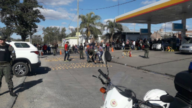 Incautan 300 kilos de droga de las ruedas de un camión