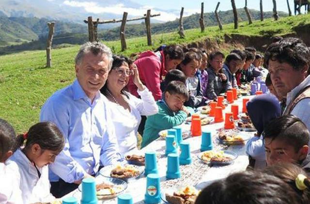 FOTO: Macri, en su visita a la escuela de Anfama