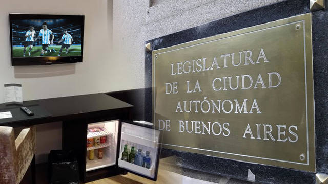 FOTO: Denuncian compra de TV y frigobar para los legisladores