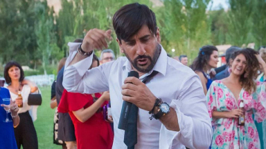 Desde 2011 se gana la vida en España imitando a Melendi