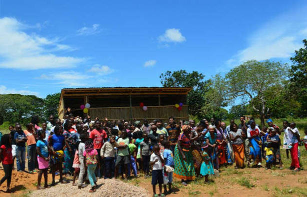 FOTO: Jóvenes rosarinos constriyeron aulas en Mozambique