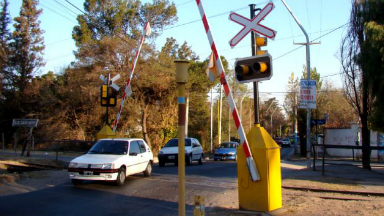 Guardabarreras de tren quedan sin empleo y no habrá servicio