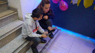 Gino ya tiene un nuevo celular