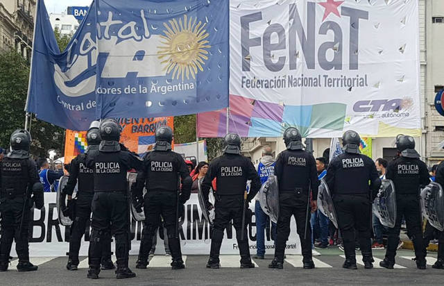 Disturbios en la protesta frente a Desarrollo Social