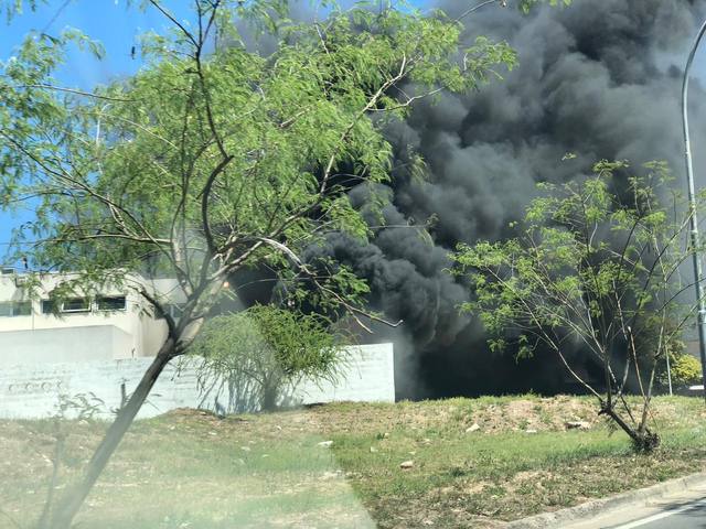 FOTO: Contuvieron un voraz incendio en una comisaría en Córdoba