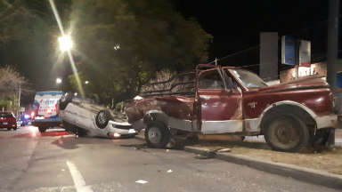 Choque múltiple y vuelco por una picada deja tres heridos
