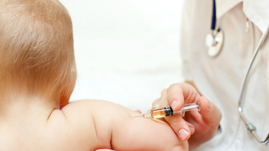 AUDIO: Una jueza obligó a una pareja a vacunar a su bebé