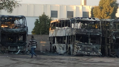 Dos ómnibus pertencer a la empresa 20 de Junio