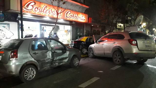 FOTO: Choque múltiple en Almagro dejó cuatro policías heridos