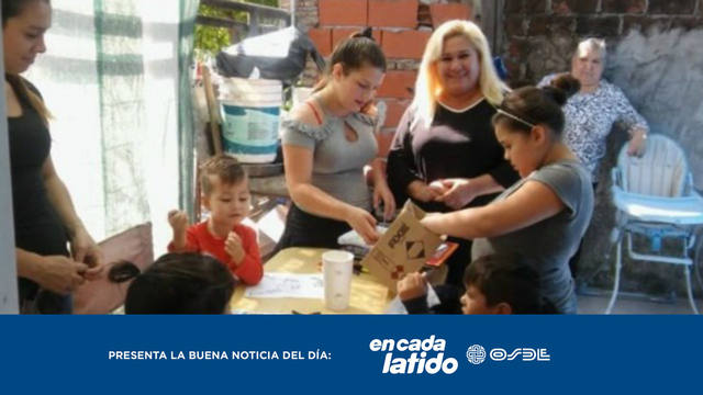 Creó una biblioteca para niños en una villa de Rosario