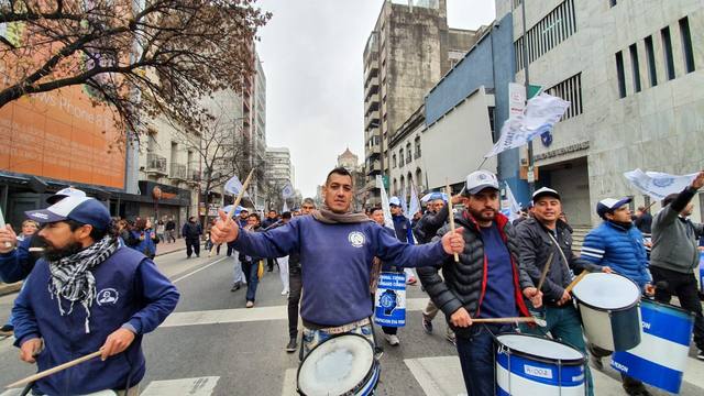FOTO: Movilización y cortes en las calles de Córdoba por el paro