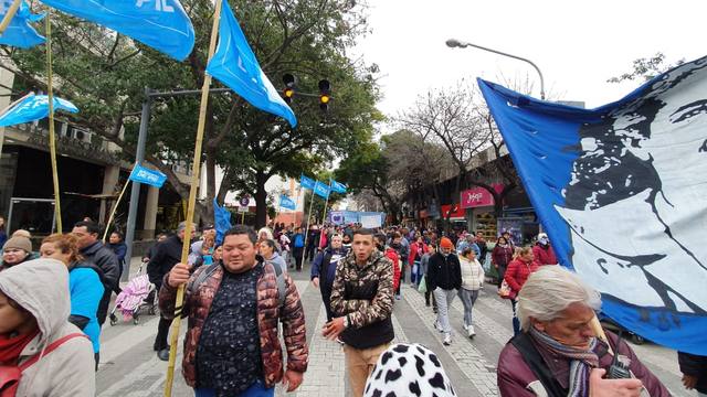 FOTO: Movimientos sociales marcharon por el centro de Córdoba