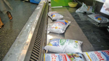 Afirman que no escasea la leche en por falta de producción.