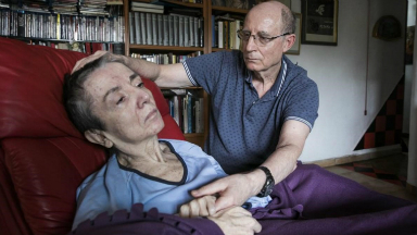 AUDIO: Lo detuvieron por ayudar a morir a su mujer que sufría ELA