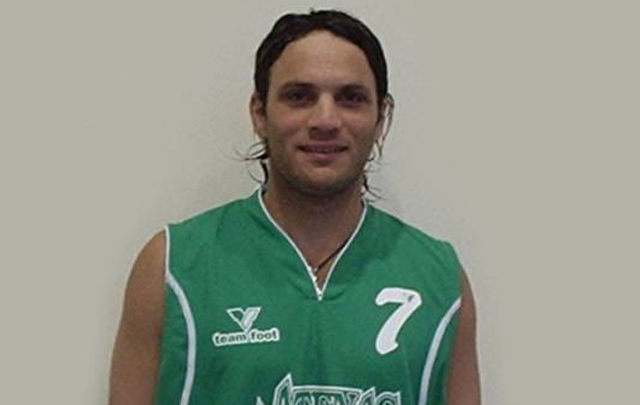 El base verde, muy enojado con la ADC.