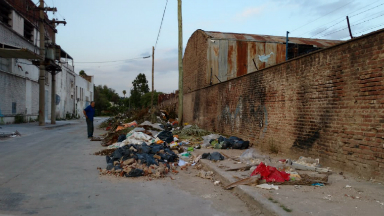 AUDIO: Vecinos denuncian un basural en plena calle de Villa Páez