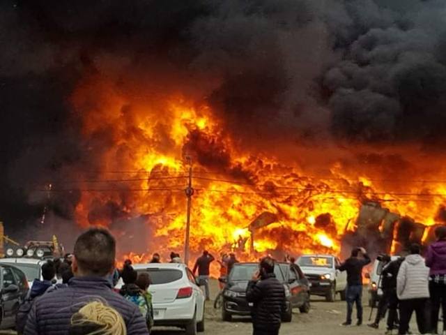 FOTO: Devastador incendio en una fábrica de plástico en Río Grande