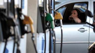 AUDIO: Pese a la baja del dólar, los combustibles seguirán subiendo