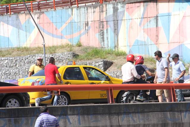 FOTO: Incidentes en la marcha de taxistas en Córdoba