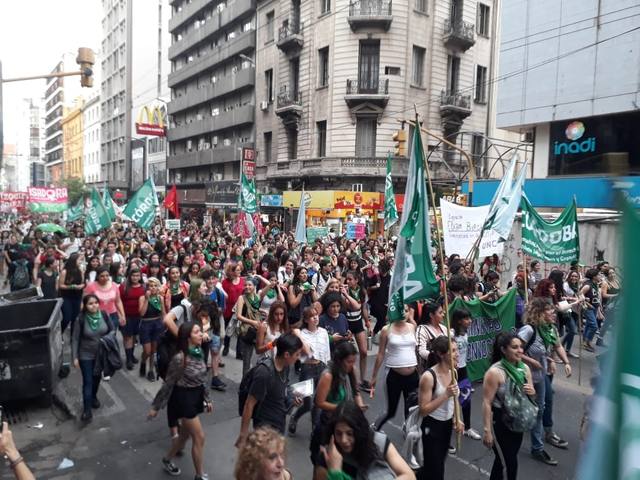 FOTO: Marcha por aborto legal en Córdoba complicó el tránsito