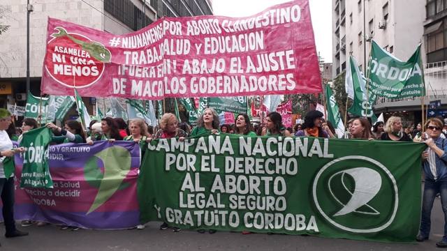 FOTO: Marcha por aborto legal en Córdoba complicó el tránsito
