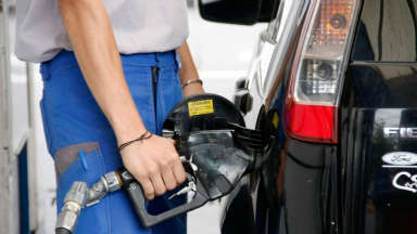 AUDIO: Los combustibles podrían subir hasta después de fin de año