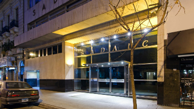 Millonaria multa a Sadaic por cobrar