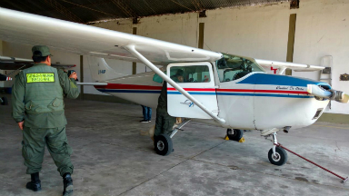 AUDIO: Obligaron a aterrizar a una avioneta ilegal en Salta