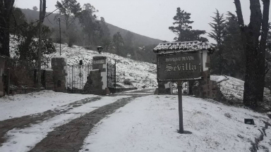 AUDIO: La nieve sorprendió a Falda del Carmen