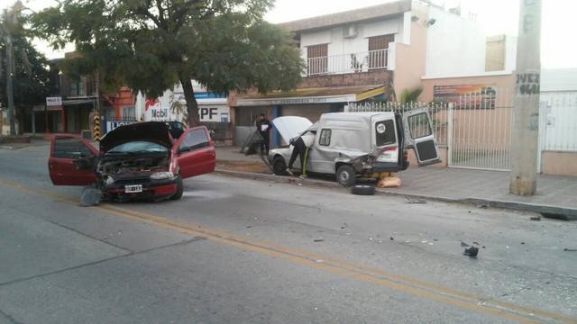 Impactante choque no dejó heridos de milagro en Córdoba
