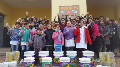 AUDIO: Una escuela de Cachi Yaco recibió 200 litros de pintura