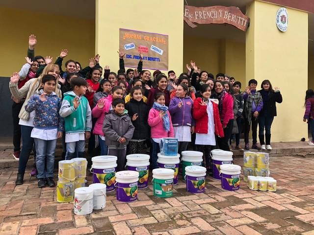 FOTO: Una escuela de Cachi Yaco recibió 200 litros de pintura